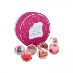 Bomb Cosmetics Love Me Do Creamer Bath Bomb Gift Set