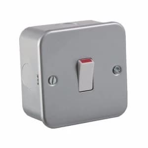 KnightsBridge 20A Metal Clad 1G Double Pole 230V Electric Wall Plate Switch