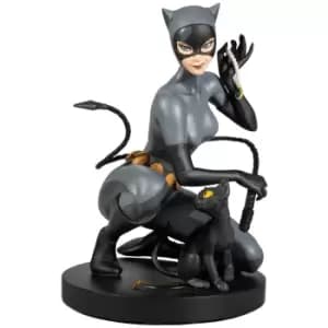 DC Direct DC Designer Series 1/6 Scale Statue - Catwoman by Stanley Lau