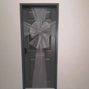Samuel Alexander - Luxury Indoor Outdoor diy Silver Net Christmas Door Bow with Diamante Centre