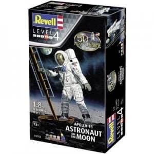 Revell 03702 Apollo 11 Astronaut on the Moon Spacecraft assembly kit 1:8