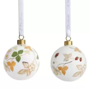 Wedgwood Christmas Baubles Wild Strawberry S2 - Floral