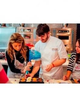 Virgin Experience Days Cupcake Decorating Masterclass And Afternoon Tea With Eric Lanlard At Cake Boy, London