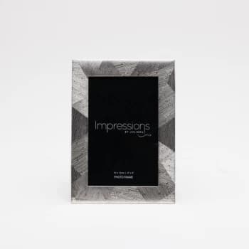 4" x 6" - Silver Plated Photo Frame with Geometric Edge
