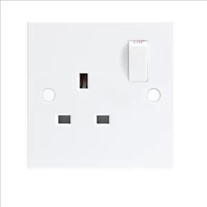 KnightsBridge 13A White 1G Single 230V UK 3 Pin Switched Electric Wall Socket