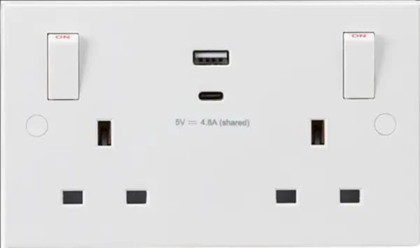 KnightsBridge 13A 2G Square Edge White Switched socket with outboard rockers and dual USB (A+C) 5V DC 4.8A shared