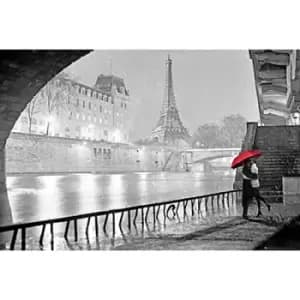 GB eye Paris Eiffel Tower Kiss Maxi Poster 61 x 91.5 cm