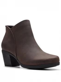 Clarks Clarks Unstructured Un Lindel Zip Ankle Boot, Brown, Size 7, Women