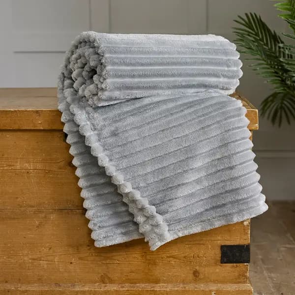 Deyongs Radley Fleece Throw, Silver