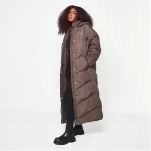 Missguided Recycled Petite Maxi Chevron Puffer Coat - Brown