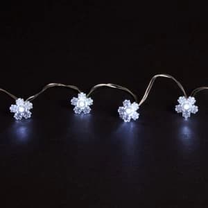 Robert Dyas 20 Battery Operated LED Snowflake Lights - Ice White