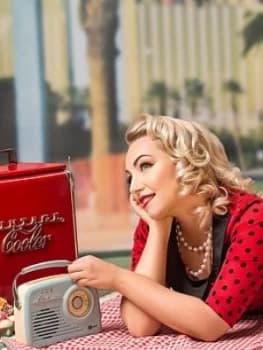 Virgin Experience Days 1950S Vintage Makeover And Photoshoot With &Pound;50 Off Voucher In A Choice Of Over 20 Locations