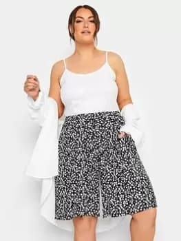 Yours Mono Floral Dot Short, Black, Size 26-28, Women