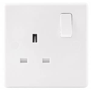 Wickes 13A Slimline Single Switched Socket - White
