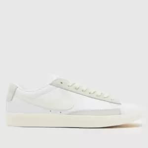 Nike Blazer Low Leather Trainers In White & Beige