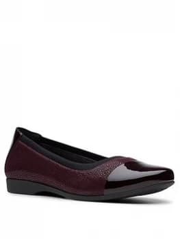 Clarks Unstructured Un Darcey Cap Ballerina - Aubergine