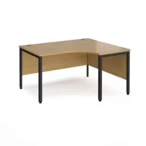 Office Desk Right Hand Corner Desk 1400mm Oak Top With Black Frame 1200mm Depth Maestro 25 MB14ERKO