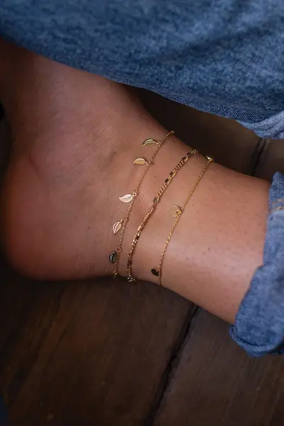 Elk & Bloom Delicate 14k Gold Leaf Anklet Gold