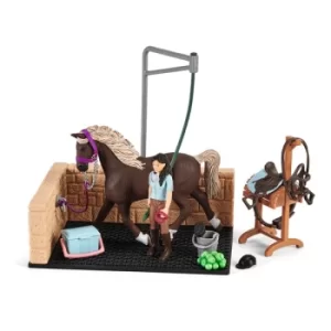 SCHLEICH Horse Club Washing Area with Horse Club Emily & Luna Toy Playset, Unisex, 5 to 12 Years, Multi-colour (42438)