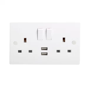 KnightsBridge 13A White 2G 230V UK 3 Switched Electric Wall Socket and 2 USB Charger Port