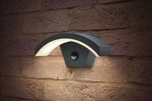 Outdoor LED Curve PIR Wall Light 7.6W 4000K 420lm IP54