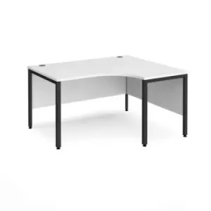 Office Desk Right Hand Corner Desk 1400mm White Top With Black Frame 1200mm Depth Maestro 25 MB14ERKWH