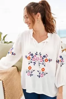 Embroidered 3/4 Sleeve Crinkle Blouse