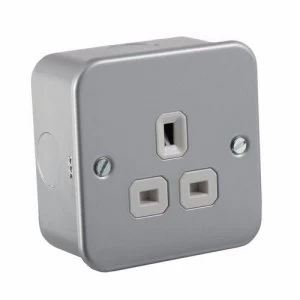 KnightsBridge 1G DP 13A Metal Clad 230V UK 3 Pin Un-Switched Electric Wall Socket