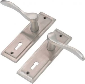 Wickes Bravo Locking Door Handle - Satin Nickel 1 Pair