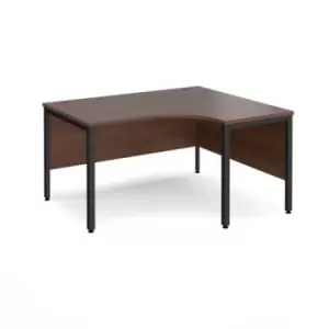 Office Desk Right Hand Corner Desk 1400mm Walnut Top With Black Frame 1200mm Depth Maestro 25 MB14ERKW