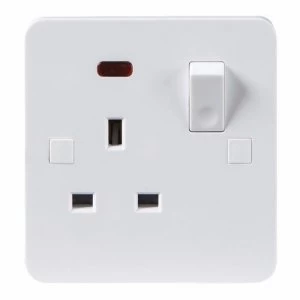 KnightsBridge Pure 4mm 1 Gang White 13a Switched Single Pole UK Plug Socket with Neon