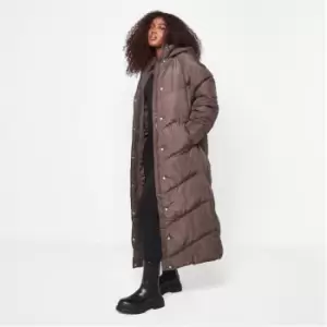 Missguided Recycled Petite Maxi Chevron Puffer Coat - Brown