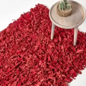 HOMESCAPES Dallas Leather Shaggy Rug Red, 120 x 180cm - Red