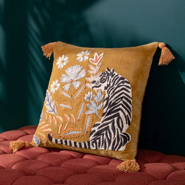 White Tiger Cushion Gold / 50 x 50cm / Polyester Filled