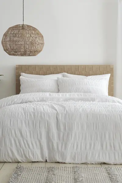 Catherine Lansfield 'Seersucker' Duvet Set White