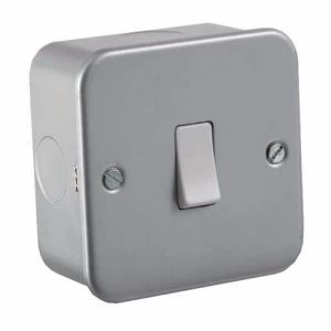 KnightsBridge 10A 1G Intermediate 230V Metal Clad Switch