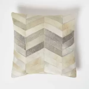 Homescapes - Chevron Cream & Grey Leather Cushion 45 x 45cm - Grey & Cream