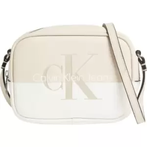 Calvin Klein Jeans Sculpted Camera Bag Hero - Multi