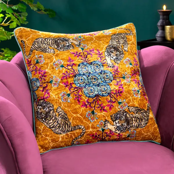 Tigerscope Cushion Gold / 50 x 50cm / Polyester Filled