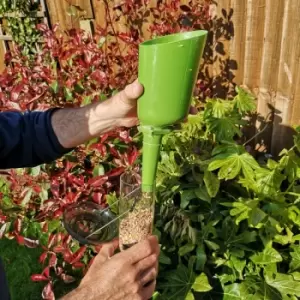 Tom Chambers Green Funnel Style Plastic Multi Purpose Scoop with Release Hatch for Filling Bird Feeders