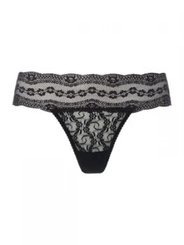 b.temptd Lace kiss thong Black